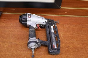 Porter-Cable FN250C 16-Gauge Finish Nailer W/2500 Count PFN16200 2" Finish Nails
