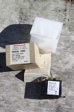 *NEW IN BOX* Honeywell R8800L 1008 HVAC Relay 24VAC R8800L1008