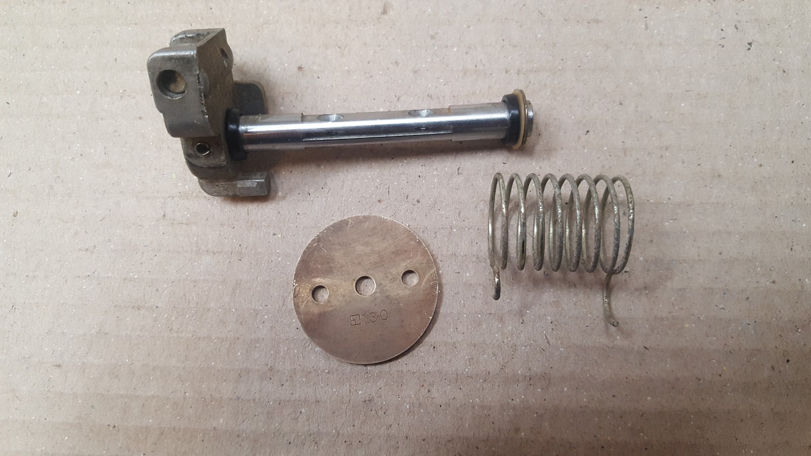 1980 1981 Suzuki GS850 carburetor 1 throttle butterfly valve shaft