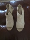 Gianni Bini Block Heel Peep Toe Sandals Women's 9M Tan Suede Side Zip Tassel — photo 1