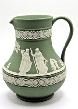 26645/ Vintage Wedgwood England Jasperware Krug Kanne grün  Höhe ca. 13 cm