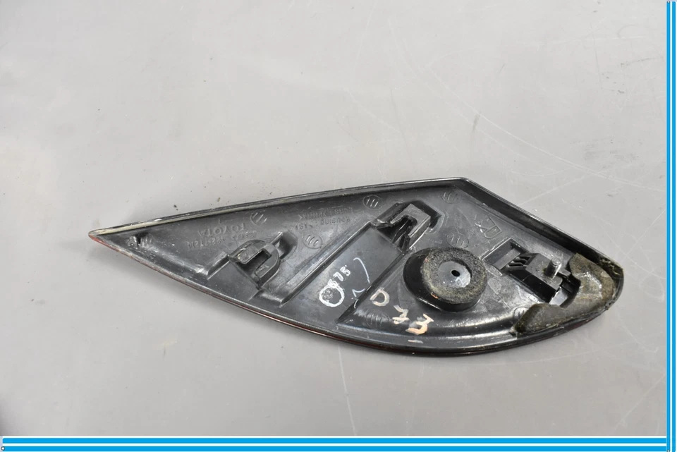 02-10 Lexus SC430 Reflector de luz trasera del maletero del lado del conductor trasero izquierdo OEM Foto 3 de 4