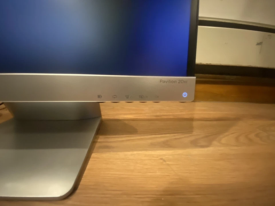 HP Pavilion 20xi 20" HD+ LED LCD Monitor INCLUDES VGA ( Video Graphics Array ) - Image 2 of 4