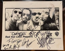 VINTAGE RED HOT CHILI PEPPERS AUTOGRAPH SIGNED PROMO PRESS PUBLICITY PHOTO 1995