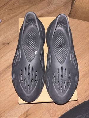 Yeezy Foam Runner Carbon Black CLEAN!￼