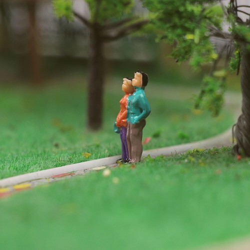 100pcs Model Trains HO Scale 1:87 Painted Figures 19 Poses Standing People - Picture 5 of 8
