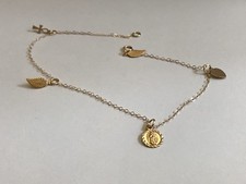 14K YELLOW GOLD ANKLET BRACELET W/ DANGLING CHARMS /OVERALL LENGTH 10 INCH