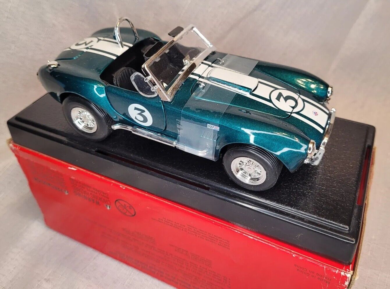 Buy 1965 Shelby Cobra 427 1/24 online for 32,95€