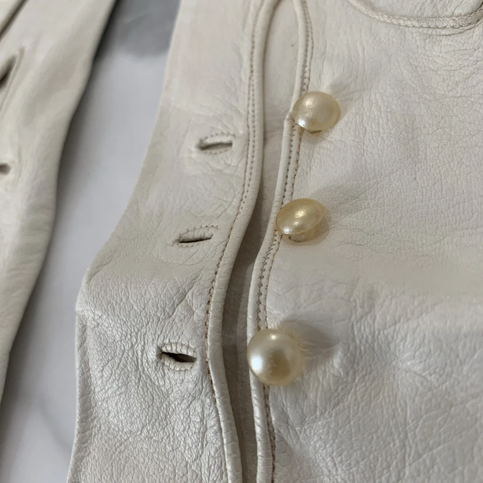 Luvas de ópera vintage tamanho 6,5” brancas francesas para crianças 21” feitas na França - Imagem 4 de 4