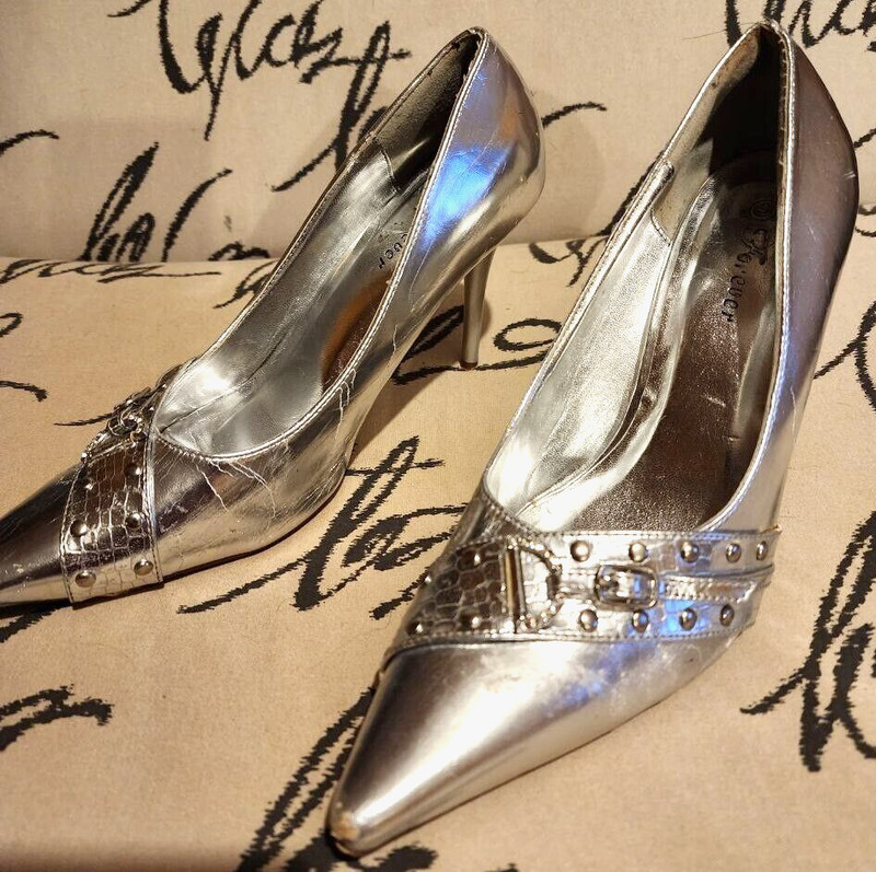 FOREVER silver heels pump shoes- size 9