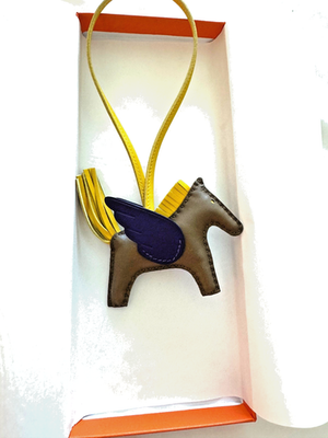 BNIB Hermes Rodeo Pegasus PM Charm Milo Etoupe, Jaune Milton
