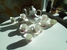 VINTAGE ROYAL SUTHERLAND FINE BONE CHINA