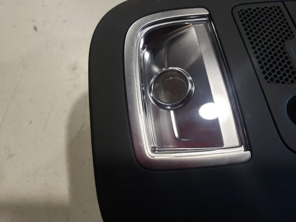 Luz de cúpula dianteira - 2016 Audi TT Quattro MK3 S-LINE conversível - 16-17 fabricante de equipamento original - Imagem 4 de 4