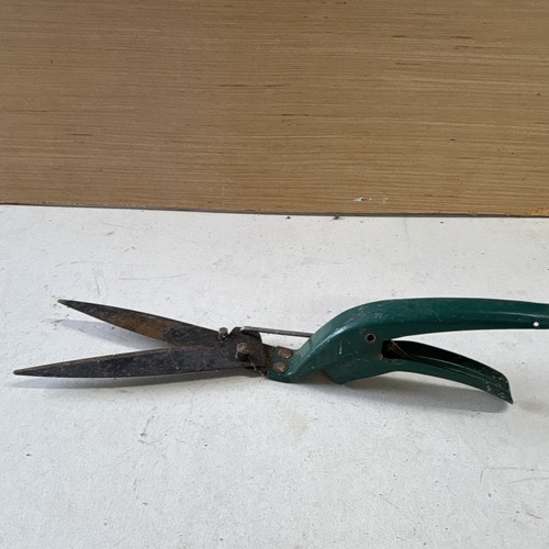 Green Spring-Assisted Grass Shears, 11.5 in with 4 in Steel Blades