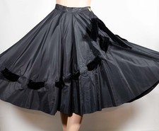 Gorgeous Vintage 50s Black Taffeta Circle Skirt with Velvet Accents S 26 waist