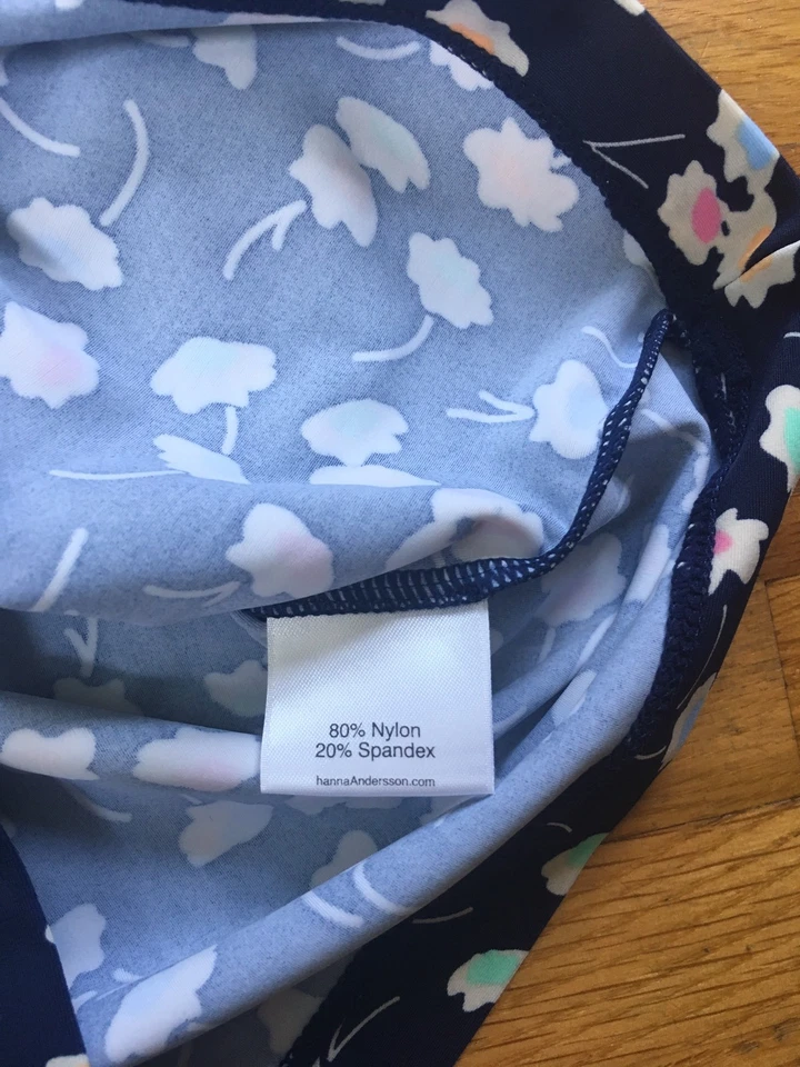 Camisa para niñas HANNA DIFFERENTSON protector contra erupciones, 120 flores azules Foto 3 de 4