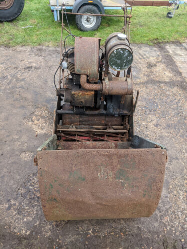 Dennis Lawn Mower - Picture 4 of 13