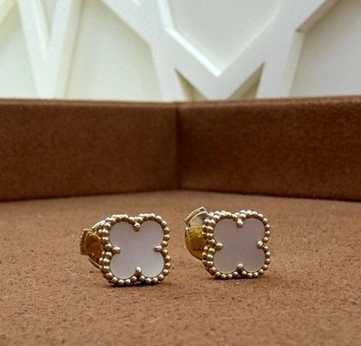 2900 Retail Van Cleef & Arpels Sweet Alhambra Earstuds Clover Mother of Pearl