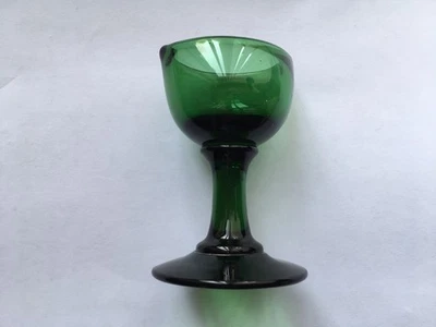 VINTAGE VICTORIAN FREEBLOWN GREEN GLASS EYEBATH - Image 1 of 4