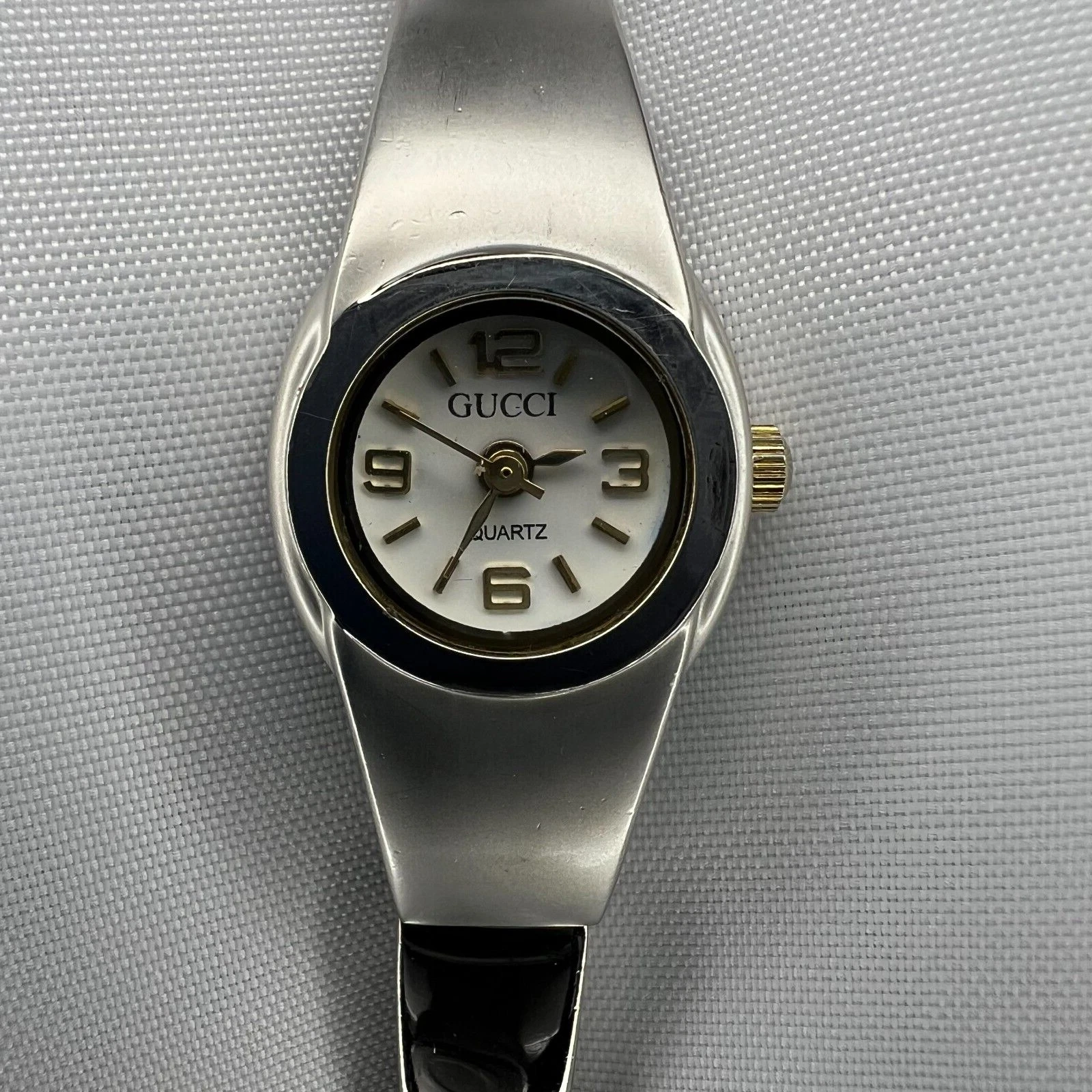 Montre Gucci femme vintage acier inoxydable deux tons quartz authentique pile neuve