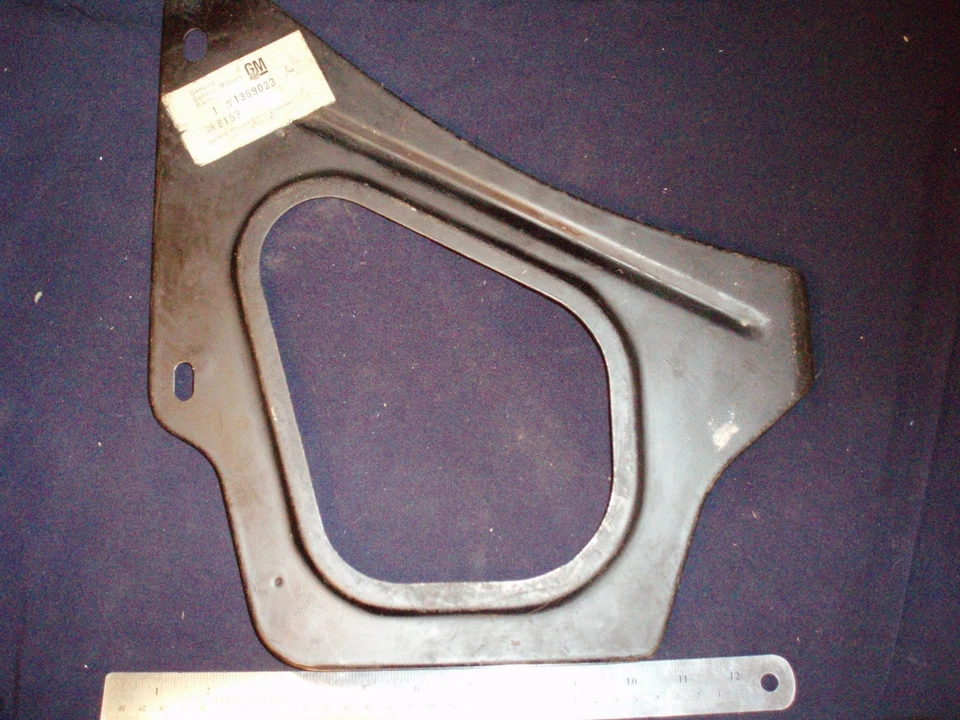 Soporte de radiador Buick Wildcat 1965-66 para soporte de refuerzo exterior de guardabarros NOS Foto 2 de 4