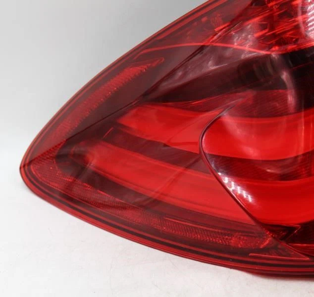 Cuarto de luz trasera del conductor izquierdo montado en panel BMW 535i GT 2010-2013 OEM #11823 Foto 4 de 4