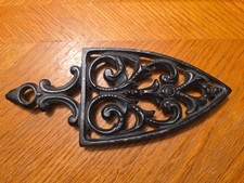 IR4 Unmarked Sad Iron Trivet Cast