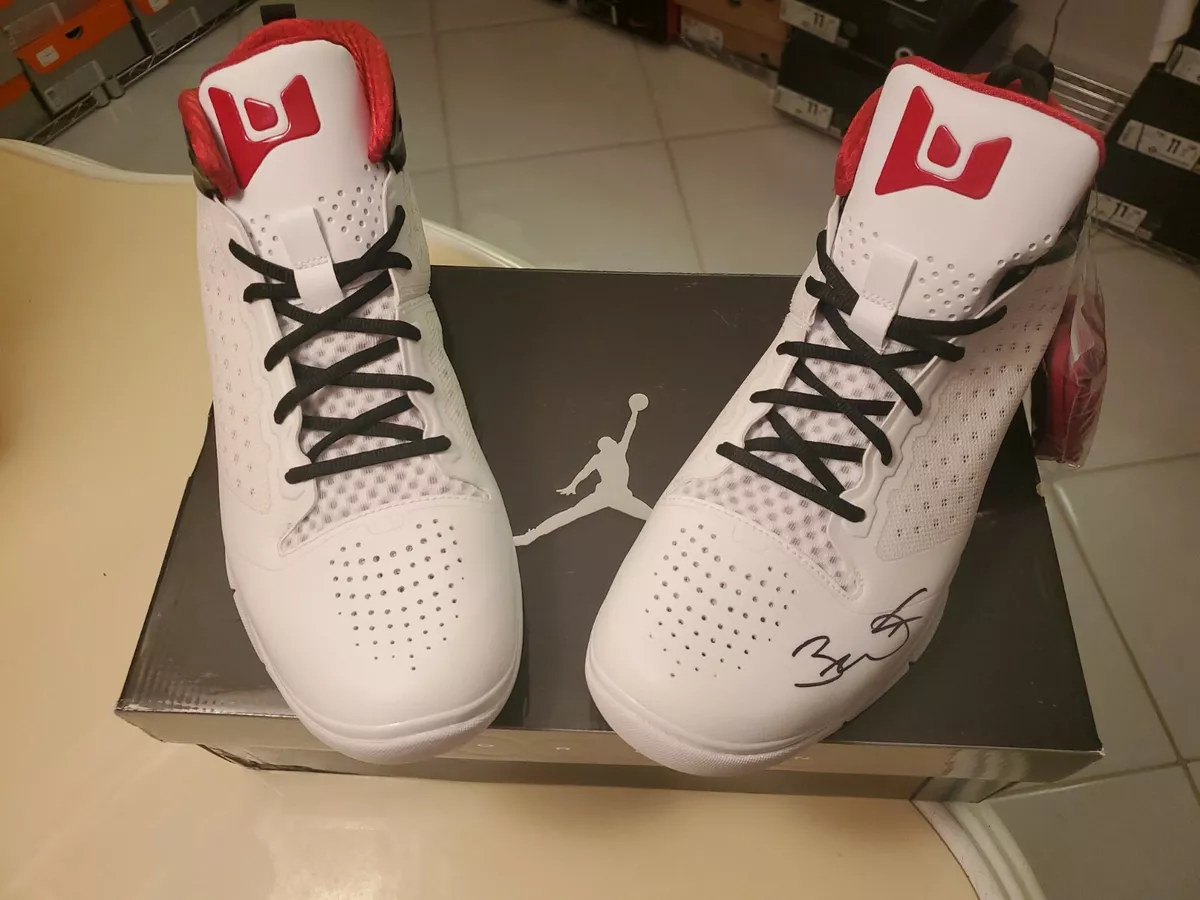 Jordan Fly Wade 2 SIZE 14 AUTOGRAPHED BY D WADE VERIFIED BY PSA DNA BRAND NEW