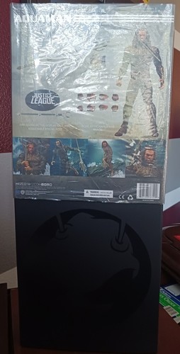 MEZCO FIGURE ONE 12 DC JUSTICE LEAGUE AQUAMAN AUTHENTIC - Picture 5 of 7