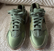 Nike Huarache Olive Green And White Sneakers Youth/ Big Kids Size 6