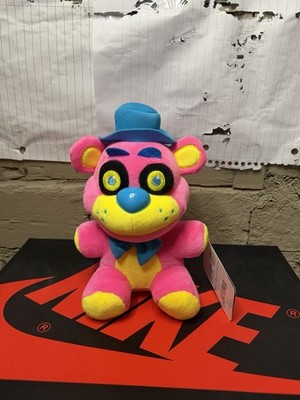 FUNKO FIVE NIGHTS AT FREDDY'S FNAF BLACK LIGHT PINK FREDDY