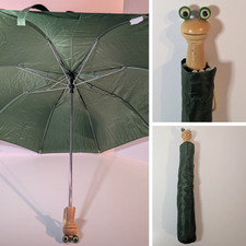 Green Frog Umbrella, Travel Size, Wood Handle w Wrist Strap Cute Whimsy Raingear
