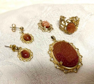 4 PC VINTAGE GOLDSTONE JEWELRY, COSTUME GOLDSTONE PENDANTS, EARRINGS & RING