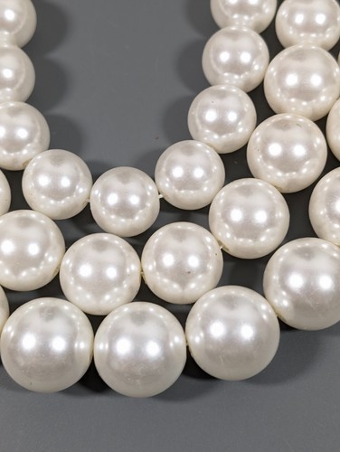 Faux Pearl Chunky Three Layer Statement Necklace Ivory Color Retro 19 in - Picture 3 of 8