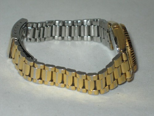 Seiko Women's Day/Date Gold Tone Wristwatch - Picture 4 of 9
