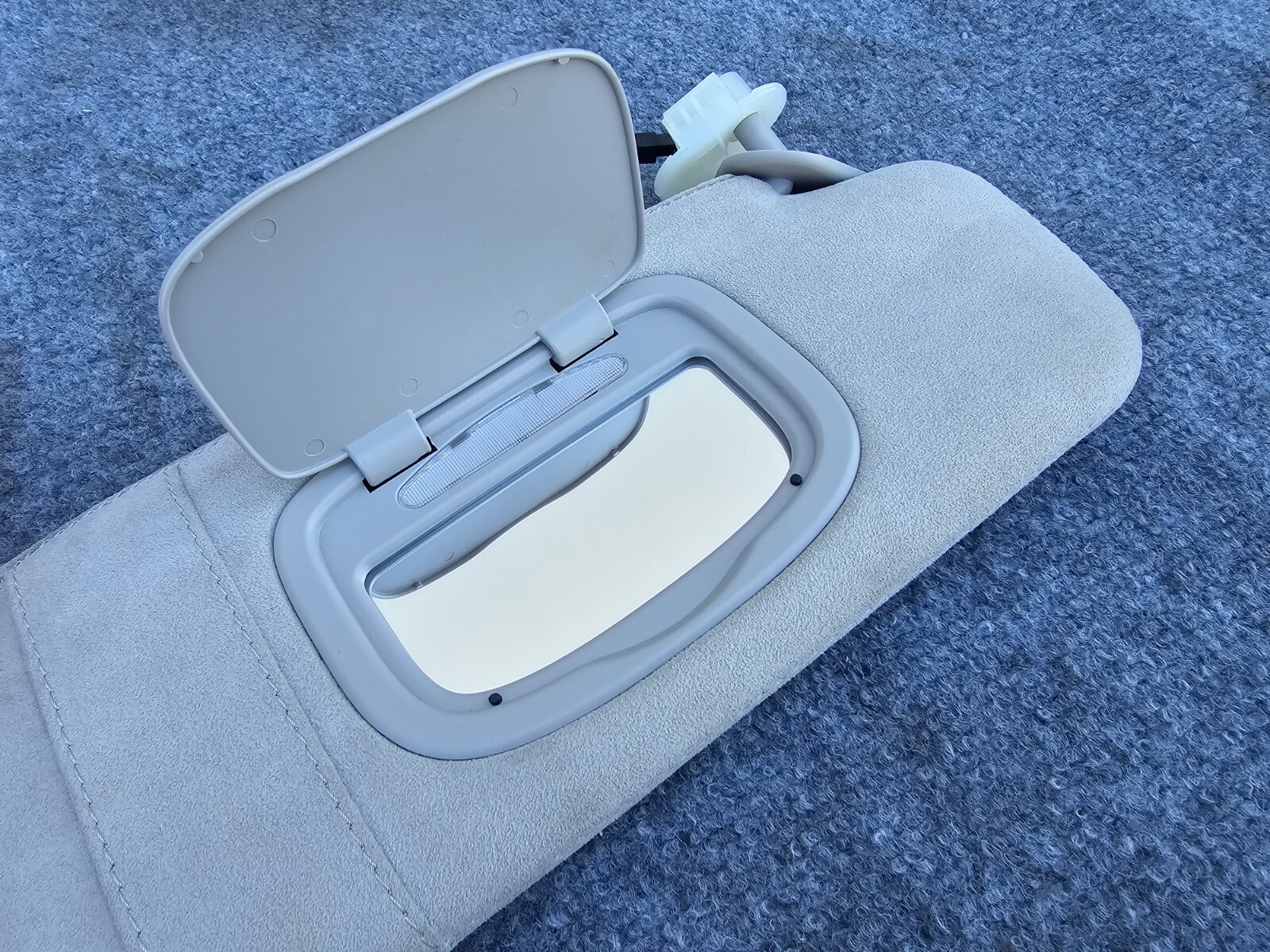 RIGHT SIDE ALCANTARA SUEDE SUN VISOR 14-20 MASERATI GHIBLI S QUATTROPORTE