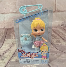 Bratz Babyz Runwayz CLOE 5.5" Doll w/Accessories Blonde Hair Blue Eyes  NIB 2024