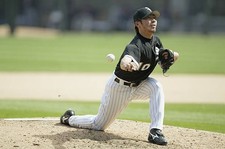 Pitcher Shingo Takatsu Chicago White Sox on the mound v the Clevel- Old Photo 3
