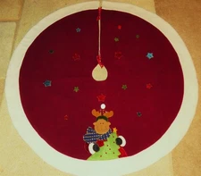 VINTAGE PRIMA CREATIONS REINDEER 42 INCH CHRISTMAS TREE SKIRT BURGUNDY 