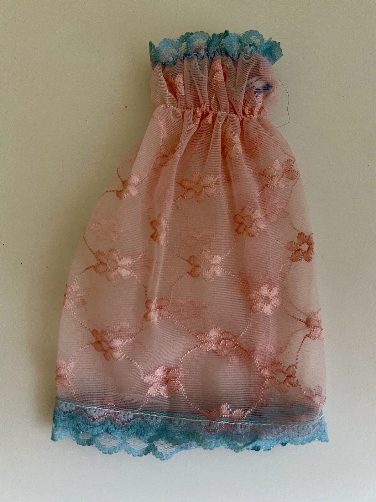VETEMENTS Pacchetto vestiti bambola vintage Sindy e altri
