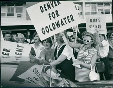1964 Photo Goldwater Supporters Jeered Gov Wm Scrantons Arrival Politics 8X10