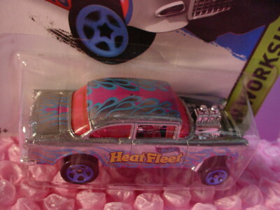 Hot Wheels 55 Chevy Bel Air Gasser Candy Cane Wonderland MEA 2018 #085/425 LOW e Hot Wheels 55 Chevy Bel Air Gasser Candy Cane Wonderland MEA 2018 #085/425 LOW e