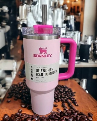 Stanley 40 盎司玫瑰火烈鸟粉红色不倒翁不锈钢 H2.0 FlowState Quencher-