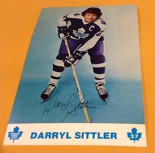 TOUGH 1976/77 DARRYL SITTLER (HOF) TORONTOMAP[LE LEAFS POSTCARD - NRMT+ !!!