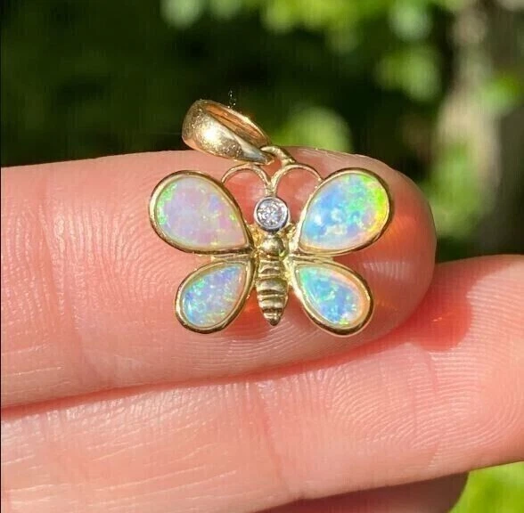 1.24Ct Pear Cut Lab-Created Fire Opal Butterfly Pendant 925 Sterling Silver - Image 3 of 3