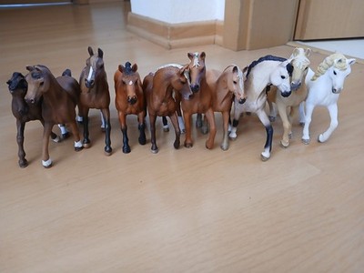 9 Schleich Pferde