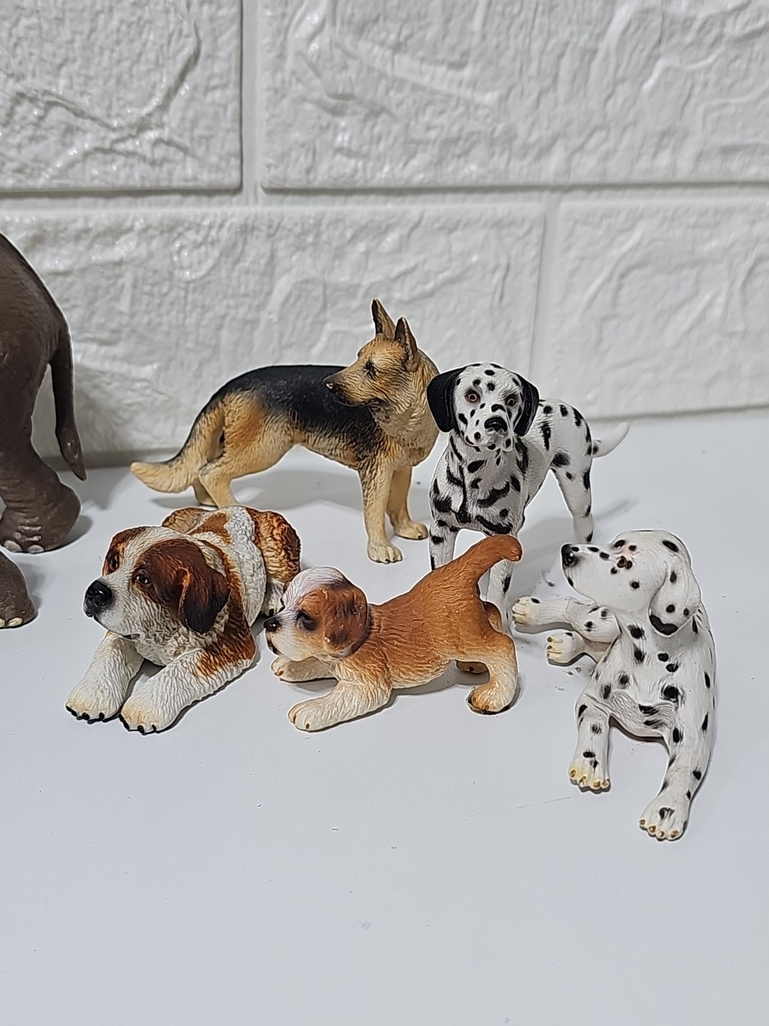 Schleich Germany Lot Of 9 Animal Figures African Elephants, Turtle, Dogs, Bull