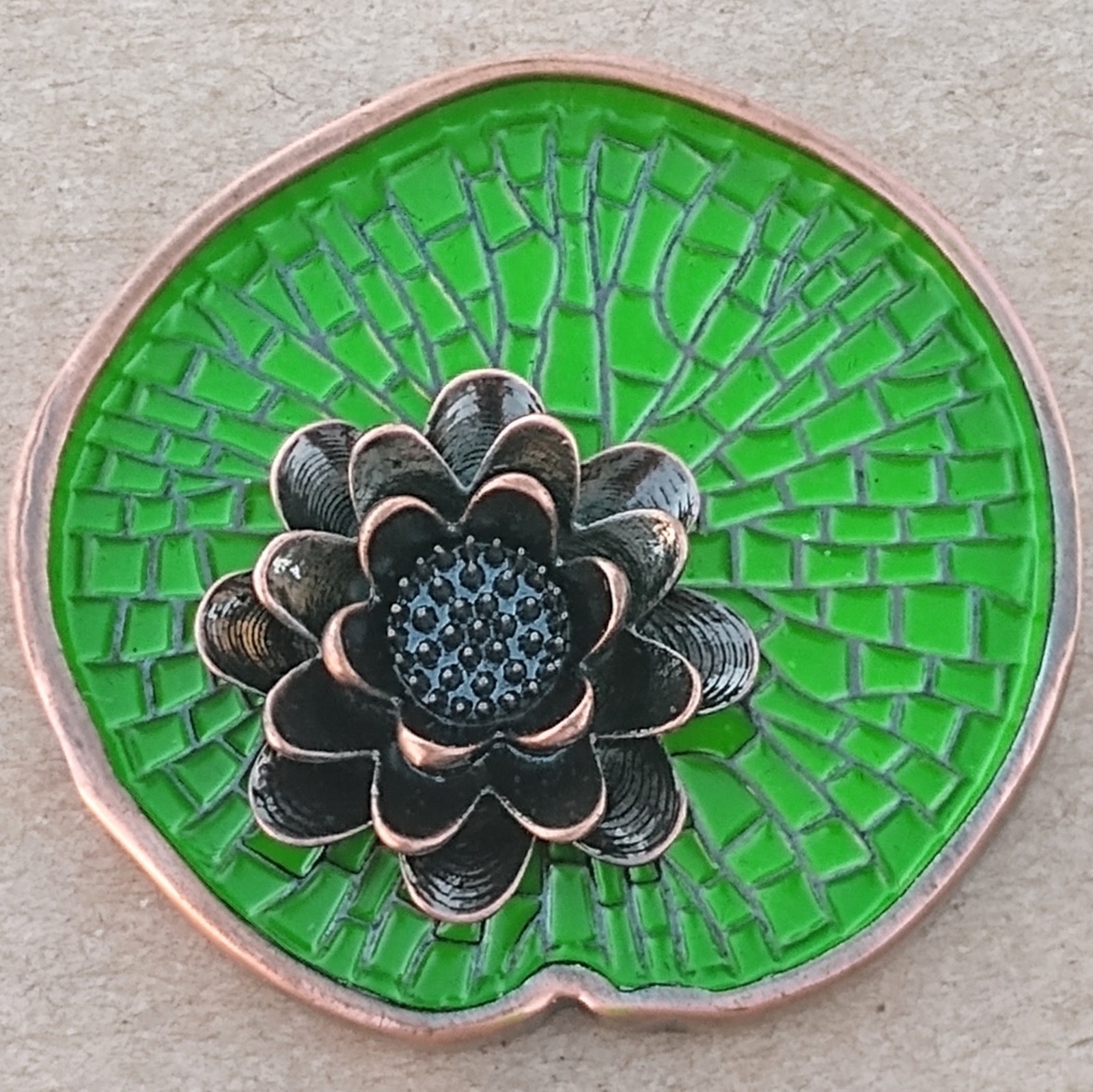 Victoria Amazonica 3D Geocoin - RE3 Antq Cppr - Activated & Adoptable - TB7RYCZ