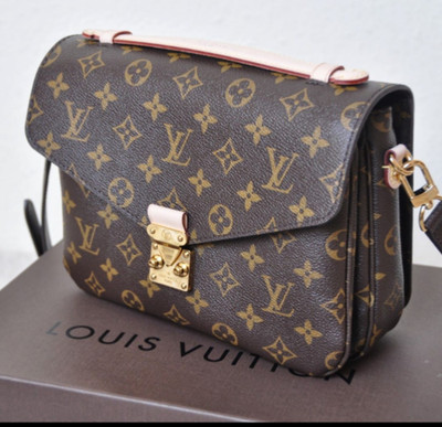 Pre Loved Louis Vuitton Pochette Métis Handbag