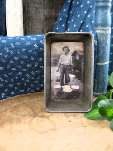 Très petit jouet antique en étain casserole à gâteau vieille photo impression seaux d'œufs - Photo 1 sur 8